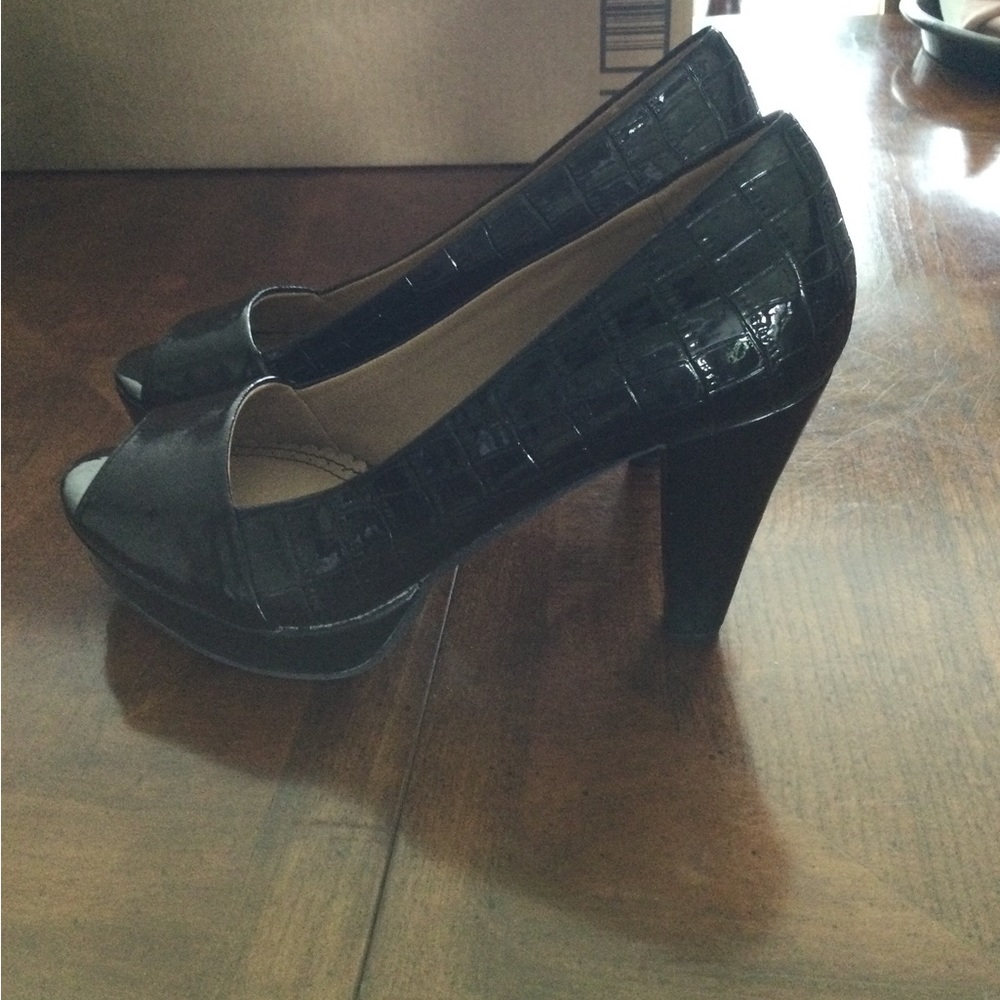 Madeline Ginny Heels Size 6.5M NWOT